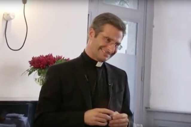 Ksiądz Charamsa w tarapatach