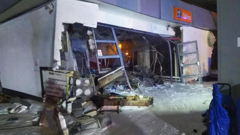W wyniku wybuchu ucierpiało dwóch pracowników stacji.