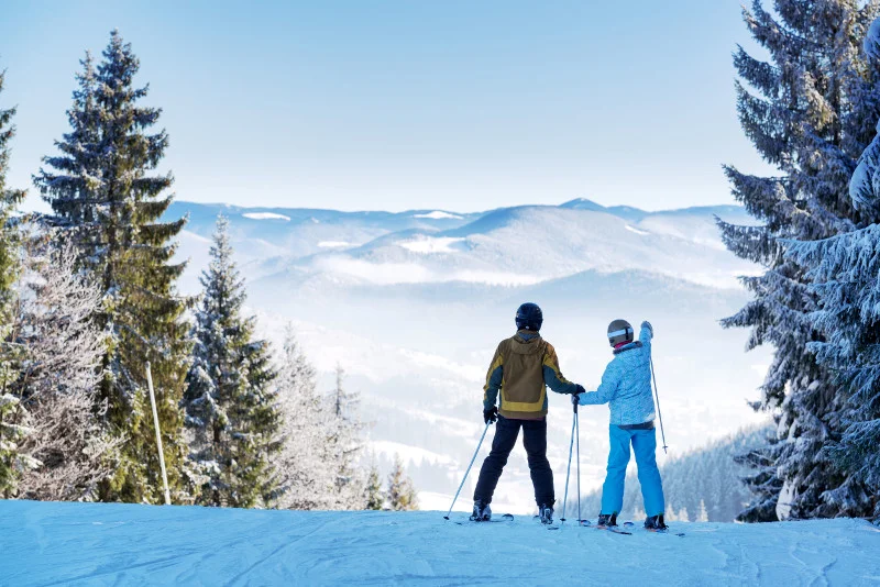 Ubezpieczenie narciarskie to rodzaj polisy turystycznej przeznaczonej dla narciarzy i pasjonatów innych sportów zimowych takich jak snowboarding, saneczkarstwo czy łyżwiarstwo