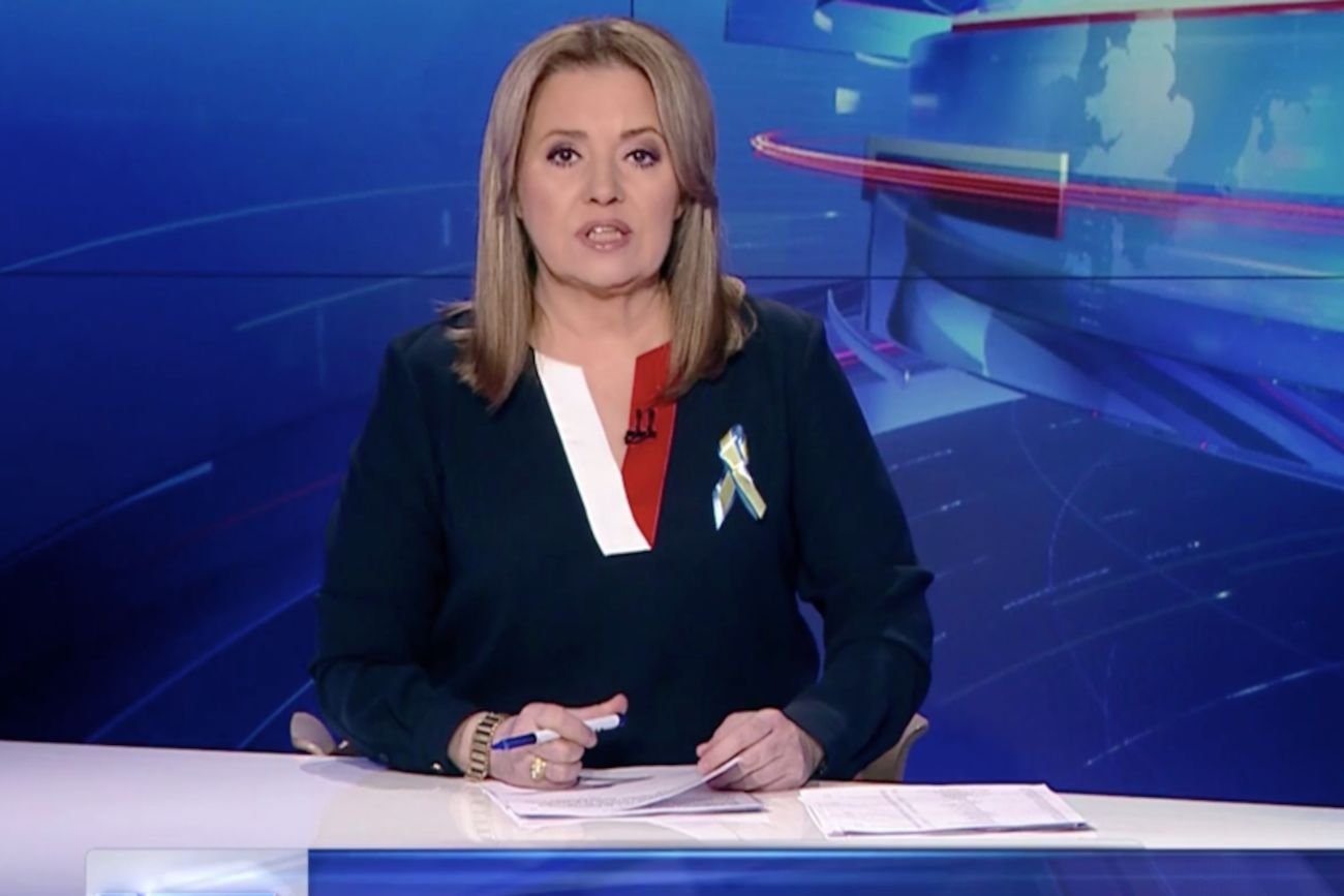 13 kwietnia w "Wiadomościach" TVP wyemitowano materiał opatrzony paskiem: "Zamach w Smoleńsku zabił polską elitę".