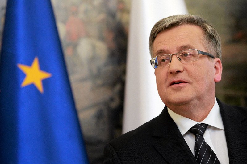 Bronisław Komorowski przyspiesza z kampanią i otwiera się na obywateli, odcinając się od Platformy Obywatelskiej.