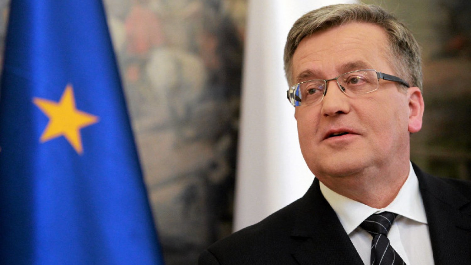 Bronisław Komorowski przyspiesza z kampanią i otwiera się na obywateli, odcinając się od Platformy Obywatelskiej.
