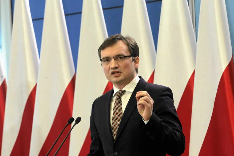 Zbigniew Ziobro łamie konstytucję?