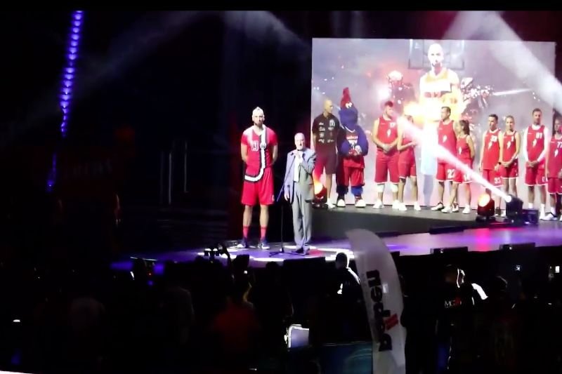 Antoni Macierewicz został wygwizdany przed Wielkim Meczem. To spotkanie z suwerenem nie było zbyt miłe.