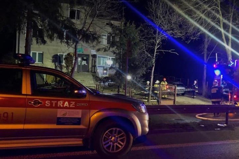 Na miejsce pracowało 14 zastępów straży pożarnej. Bojmie: pożar, nie żyją trzy osoby.