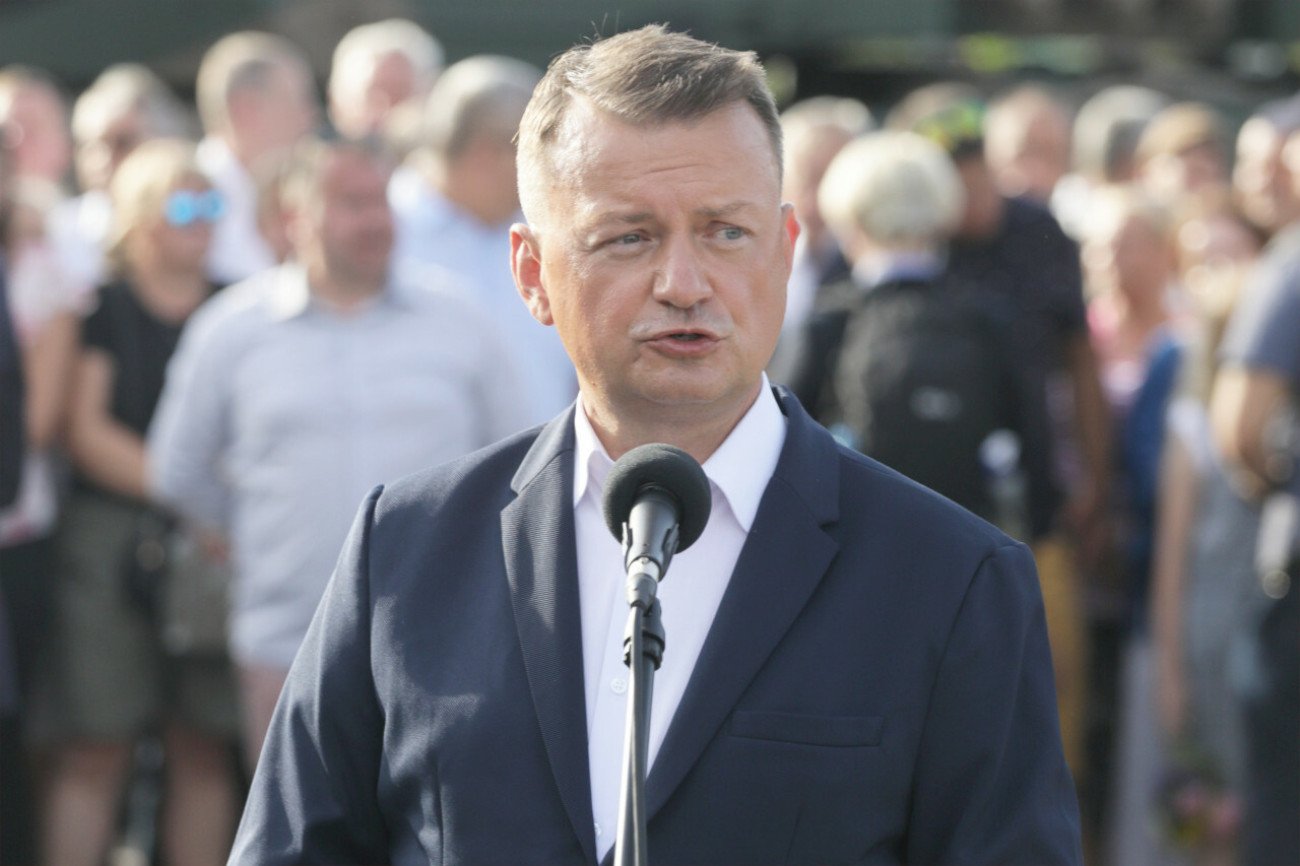 Mariusz Błaszczak przywitał polskich żołnierzy, którzy wrócili z Afganistanu.