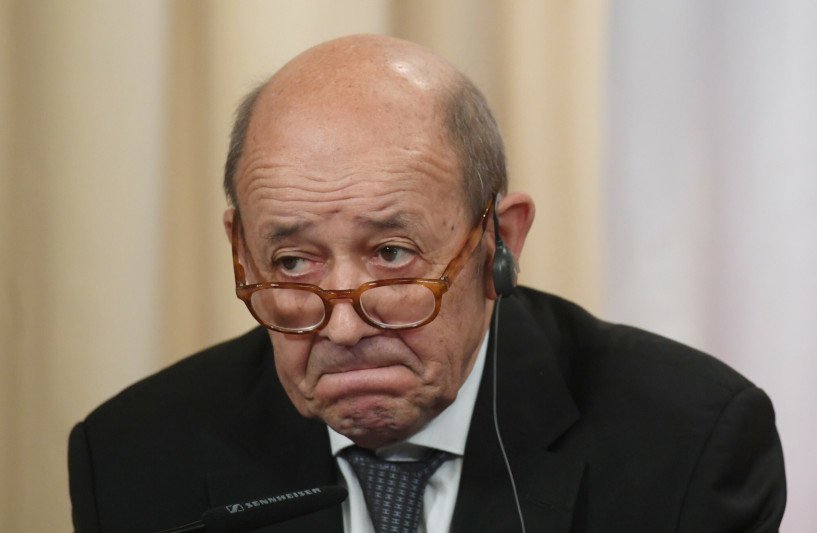Minister spraw zagranicznych Francji Jean-Yves Le Drian na wspólnej konferencji prasowej z ministrem spraw zagranicznych Rosji Siergiejem Ławrowem po spotkaniu w Moskwie.