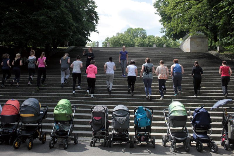 Młode matki są obrażane za wygląd i styl życia.