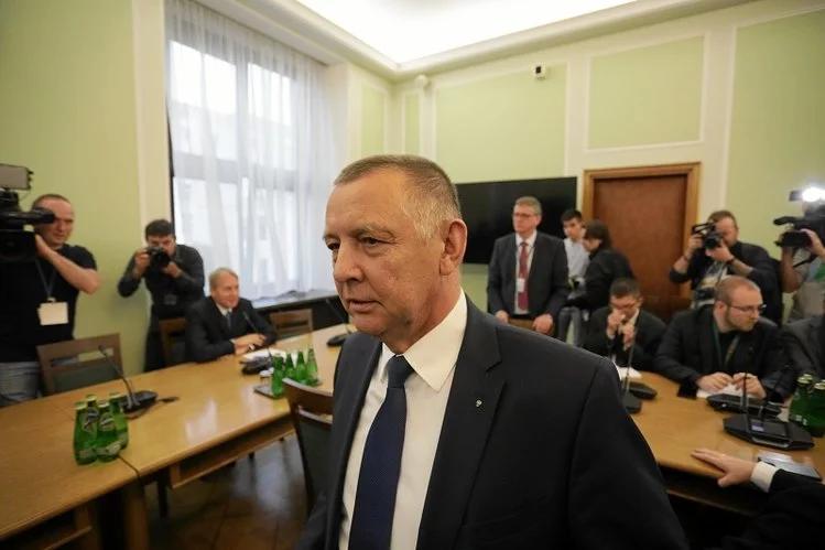 Marian Banaś chciał ujawnić audyt w NIK, ale zablokował go PiS. Do liczb z raportu dotarli dziennikarze.