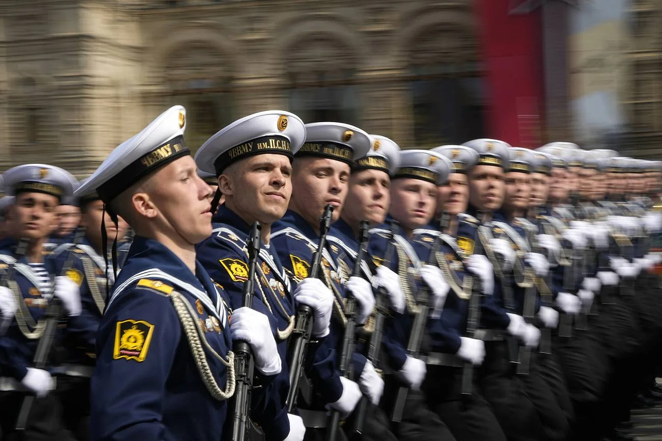 Na paradzie z okazji Dnia Zwycięstwa w Moskwie pojawią się m. in. reprezentanci rosyjskiej marynarki, która ponosi dotkliwe straty na wojnie w Ukrainie. Na paradzie z okazji Dnia Zwycięstwa w Moskwie pojawią się m. in. reprezentanci rosyjskiej marynarki, która ponosi dotkliwe straty na wojnie w Ukrainie.