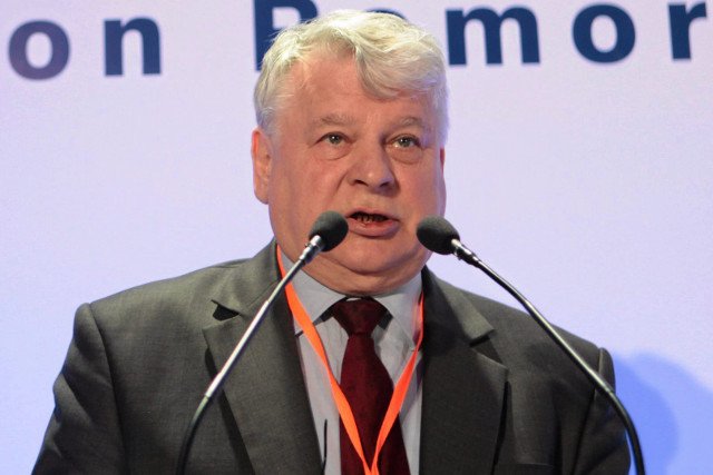 Marszałek Senatu Bogdan Borusewicz podkreślił, że nie należy  ingerować w treść zarządzonego już referendum