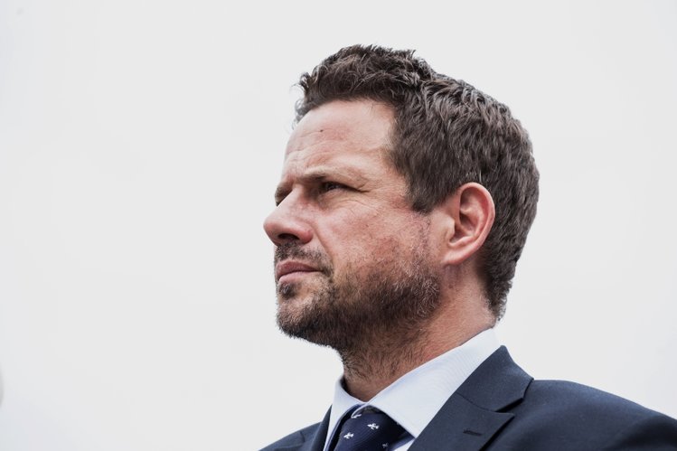 Rafał Trzaskowski dogania Andrzeja Dudę w kolejnym sondażu IBRiS.