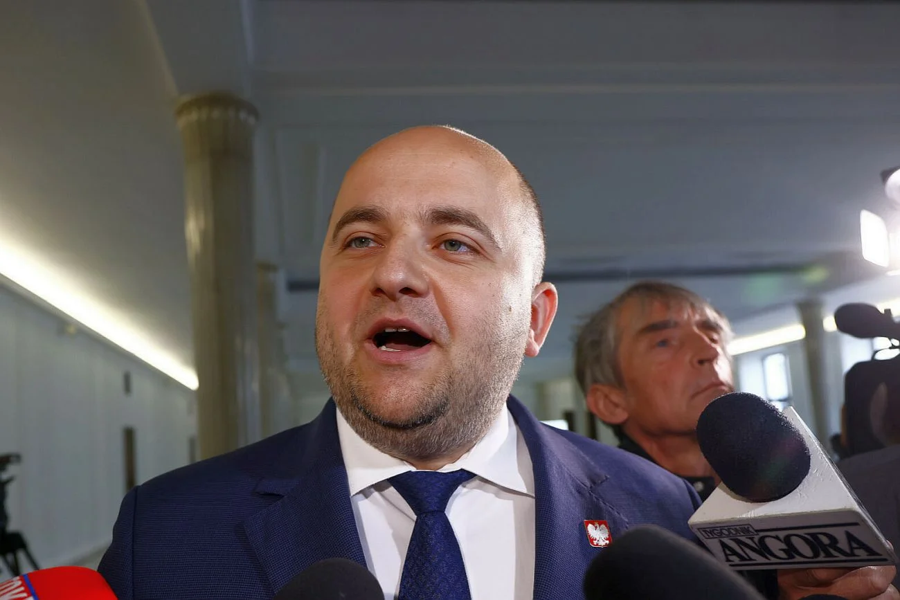 Poseł Matecki po raz kolejny i coraz mocniej szczuje na imigrantów