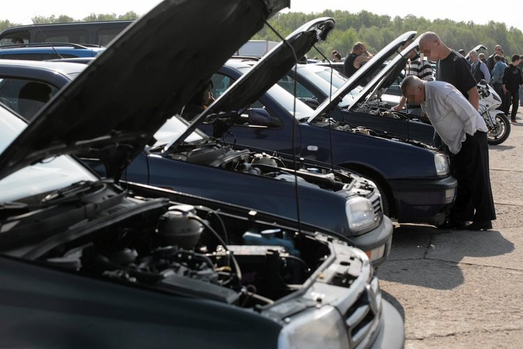 Policjanci od 1 stycznia mają obowiązek zweryfikować stan licznika pojazdu. To walka z tzw. kręceniem przebiegów.