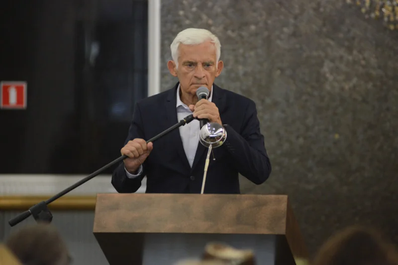 Jerzy Buzek w poruszających słowach wypowiadał się o Korze podczas środowego pogrzebu.