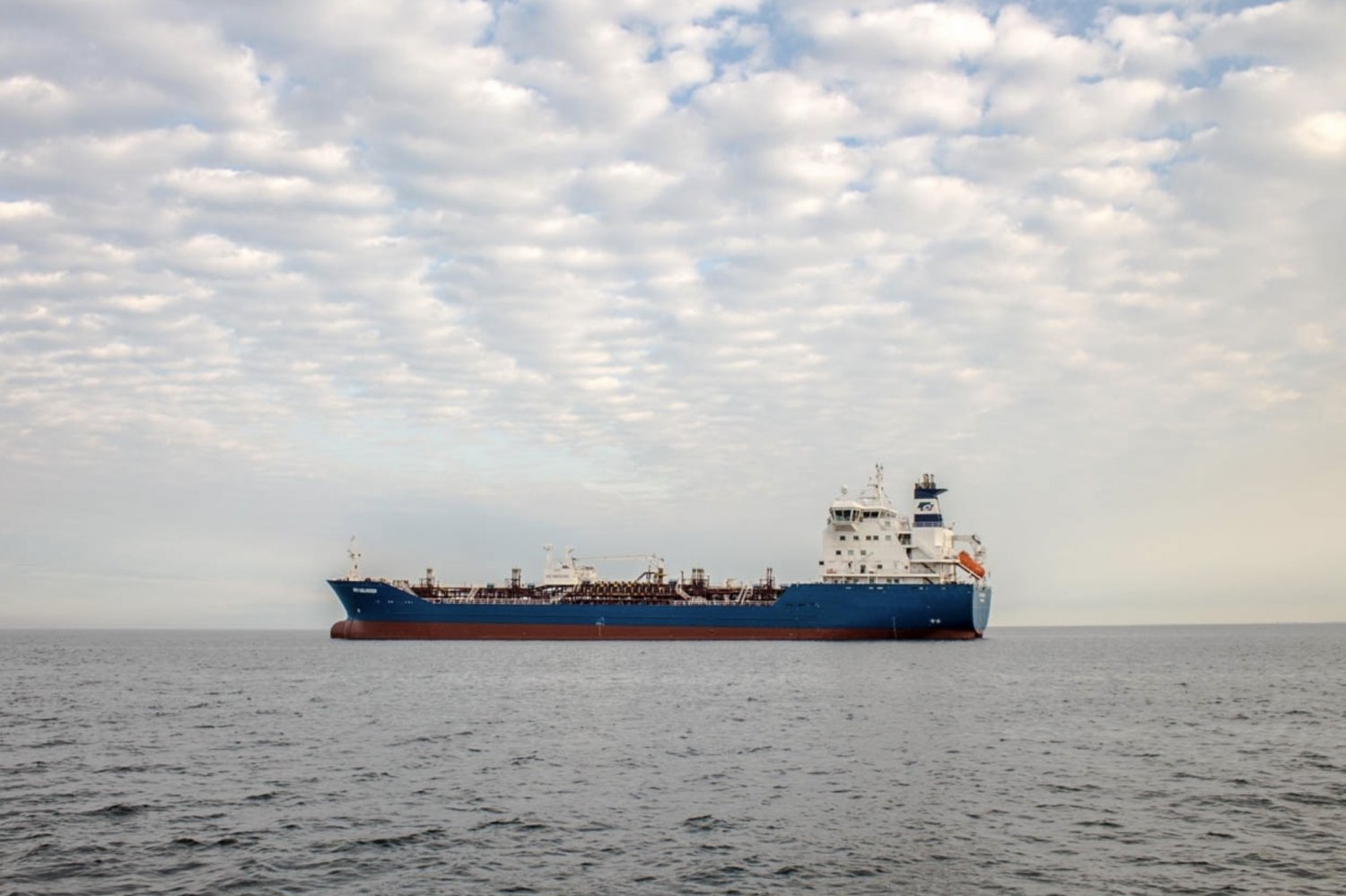 W Anglii mężczyzna uchwycił niezwykłe zjawisko. Statek unosił się kilka metrów nad linią horyzontu. (zdjęcie ilustracyjne)