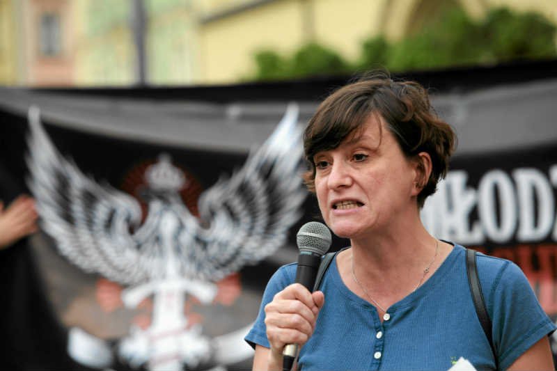 Ewa Stankiewicz organizuje protest przeciw sędziom.
