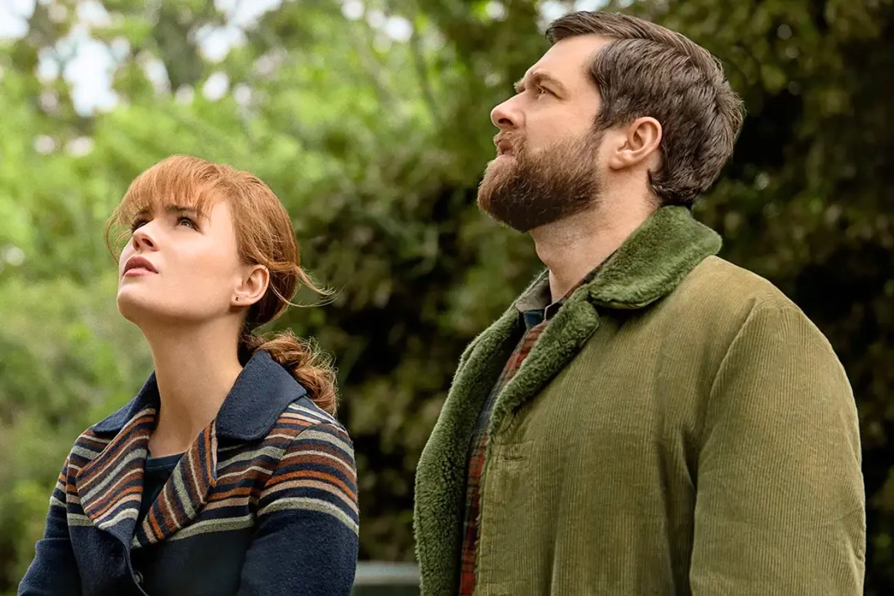 Sophie Skelton i Richar Rankin w serialu "Outlander"