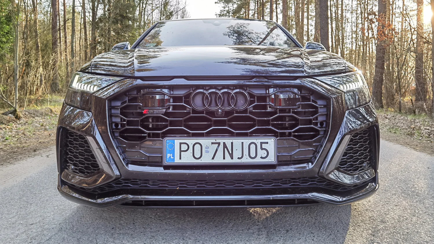 Audi RSQ8 to piekielnie mocny i szybki SUV.