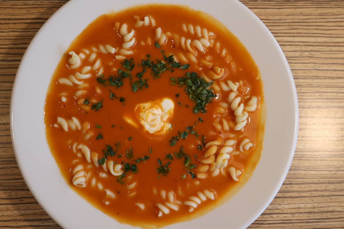 Zupa pomidorowa jak u babci. Sekretny składnik masz w domu