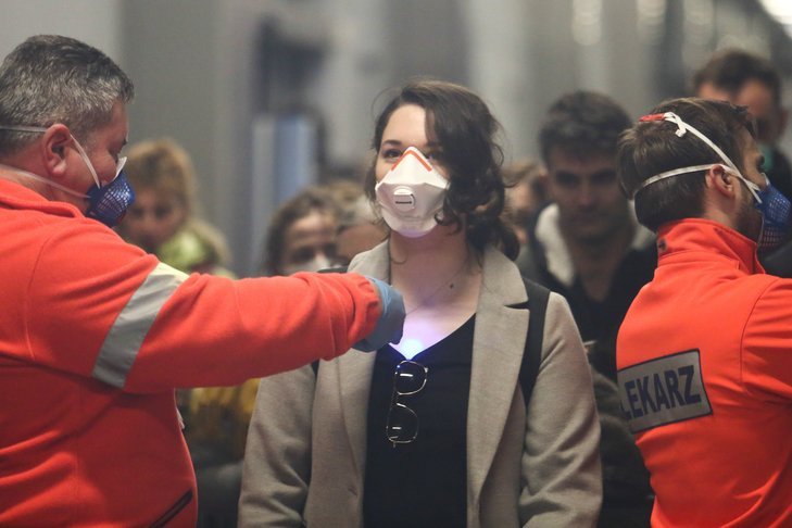 Jak pracujący członek rodziny może ochronić swoich najbliższych przed zakażeniem koronawirusem?