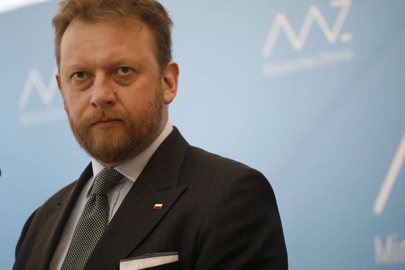 Łukasz Szumowski zmienił zdanie na temat maseczek ochronnych?