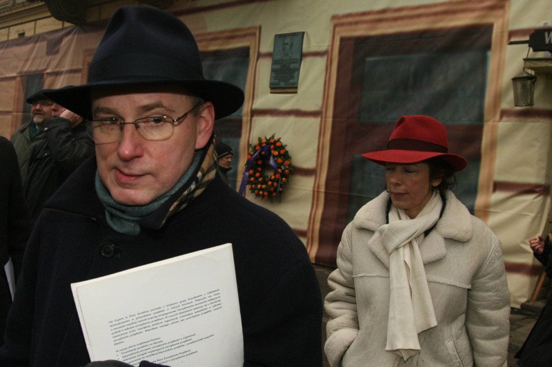 Należy się okrągły milion złotych! Nelli Rokita uważa, że mąż powinien dostać sowite odszkodowanie za internowanie