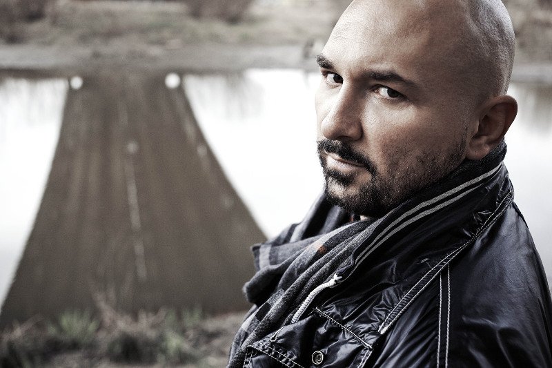 Patryk Vega to dziś jeden z najpopularniejszych polskich reżyserów.