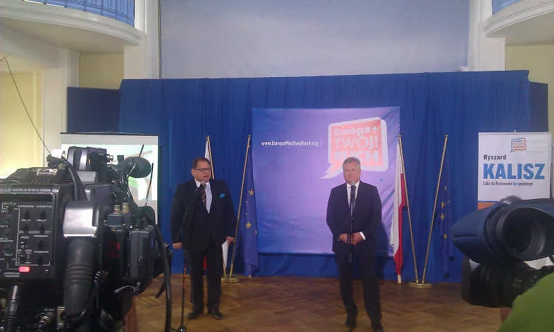 Aleksander Kwaśniewski miał wspierać Ryszarda Kalisza, ale sam musiał się tłumaczyć.