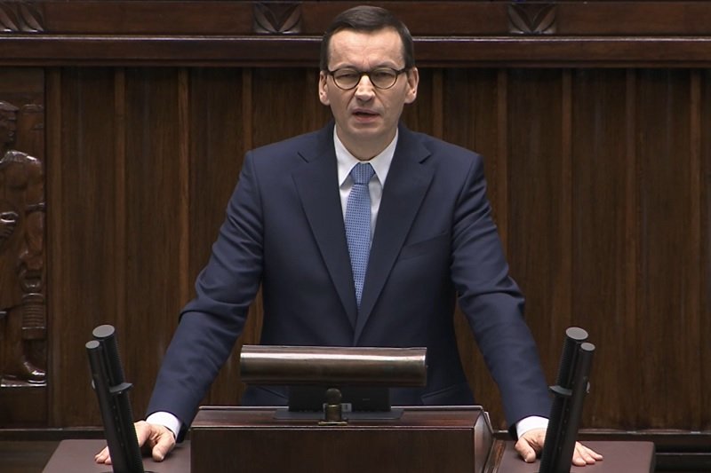Mateusz Morawiecki twierdzi, że szczyt zachorowań na COVID-19 w Polsce może być w maju, czerwcu.