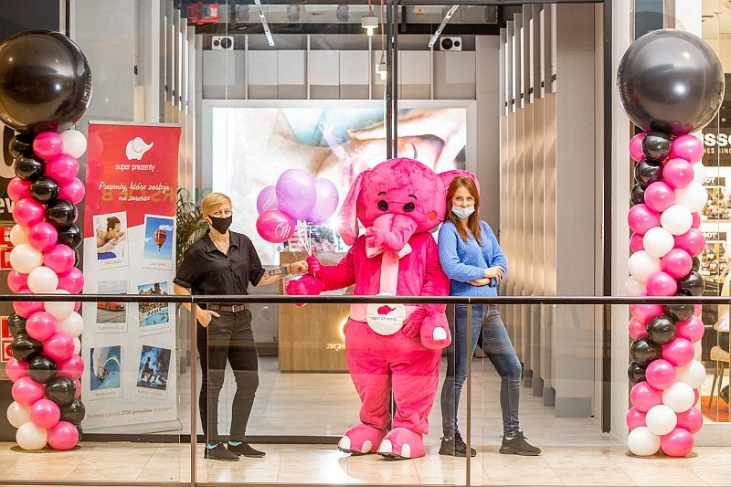 Super Prezenty to sklep, w którego ofercie znajdziesz tysiące propozycji na oryginalny, bo zapewniający niezapomniane przeżycia prezent. W "asortymencie" m.in. lot balotem, przejażdżka supersamochodem czy zabiegi pielęgnacyjne w regeneracyjnych miejscach.