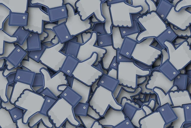 Nowa moda na Facebooku to... żebranie różnych firm o wszystko. "Jak zbiorę 1000 lajków to dostanę darmowe kebaby?"