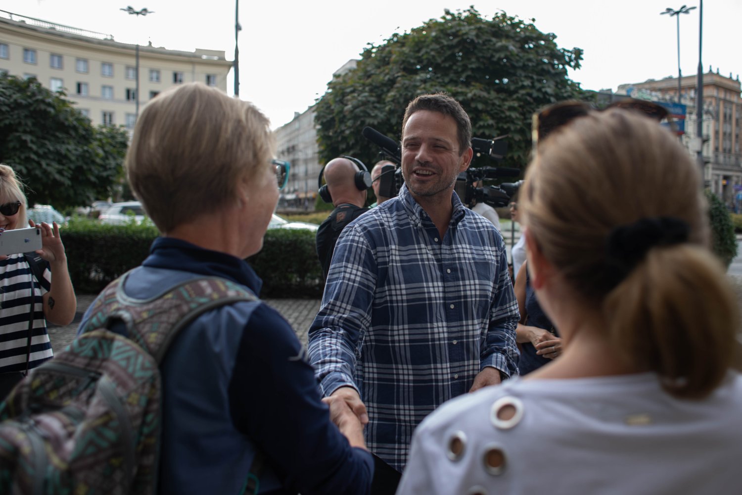 Po konferencji Rafała Trzaskowskiego doszło do zabawnej scenki.