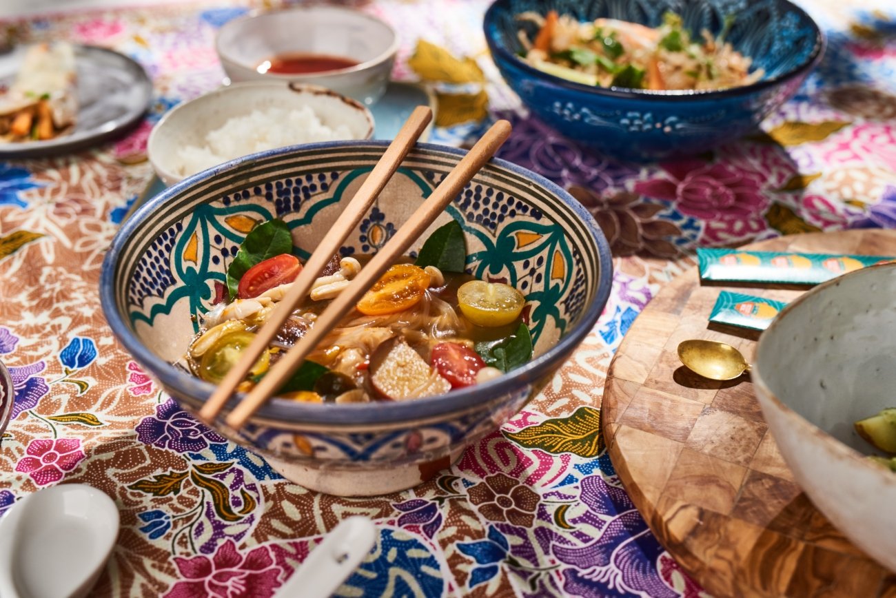 Intermittent Fasting 8/16 (IF 8/16) to filozofia żywienia, która dzieli dobę na 8-godzinne okno żywieniowe i 16-godzinny interwałowy post. Jej orędownikiem w Polsce jest firma kateringowa Moon Wok.