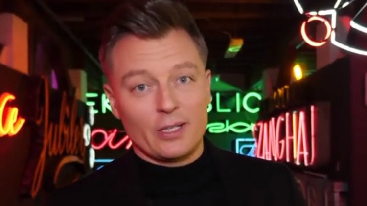 Rafał Brzozowski ma na twarzy bliznę. Co stało się muzykowi?