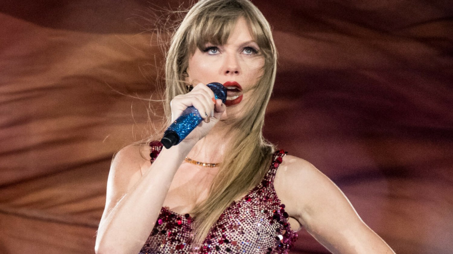 Film z trasy koncertowej The Eras Tour Taylor Swift trafi w marcu na Disney+. Film z trasy koncertowej The Eras Tour Taylor Swift trafi w marcu na Disney+.