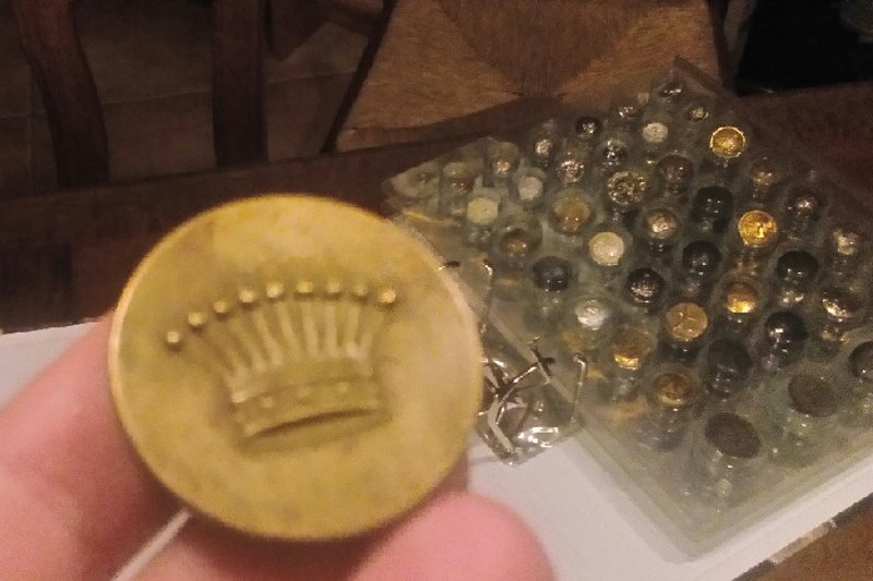 Robert Bauer jest posiadaczem największej kolekcji guzików w Polsce.