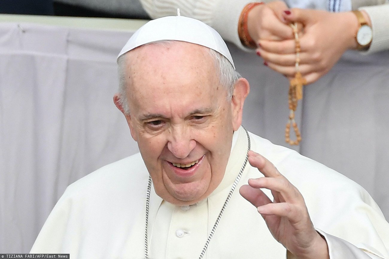 Papież Franciszek jest już po operacji.