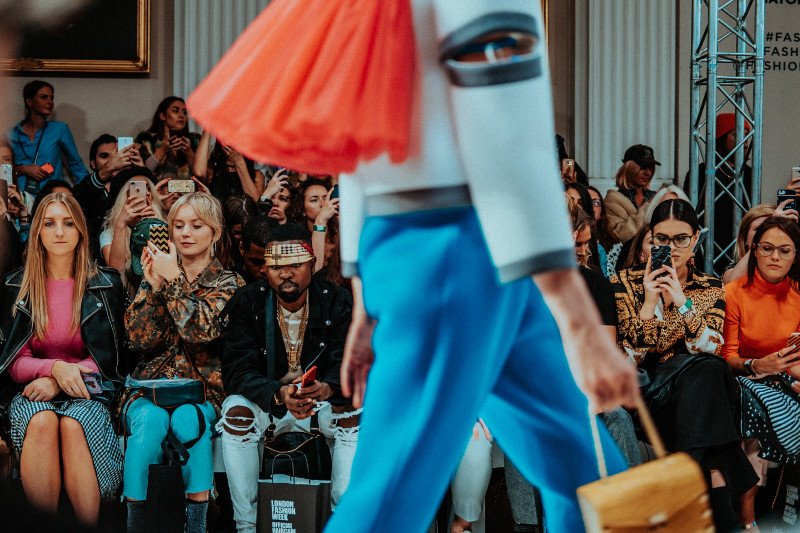 Nowa kolekcja co pół sezonu? Powoli uświadamiamy sobie, jak dużym problemem jest modowe marnotrawstwo