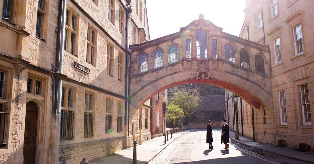 Aby potwierdzić swój poziom angielskiego, zdecyduj się na egzamin Cambridge. IELTS i TOEFL przydadzą się, jeśli starasz się o wizę, pracę lub aplikujesz na uczelnię wyższą