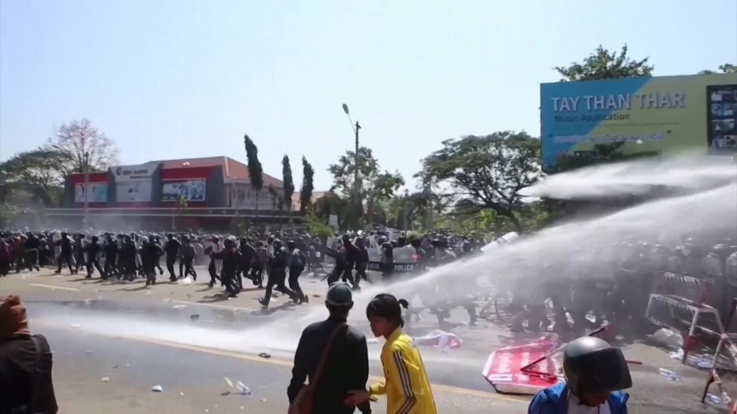 Birma: kolejny dzień ulicznych protestów po wojskowym puczu. Policja oddała strzały ostrzegawcze