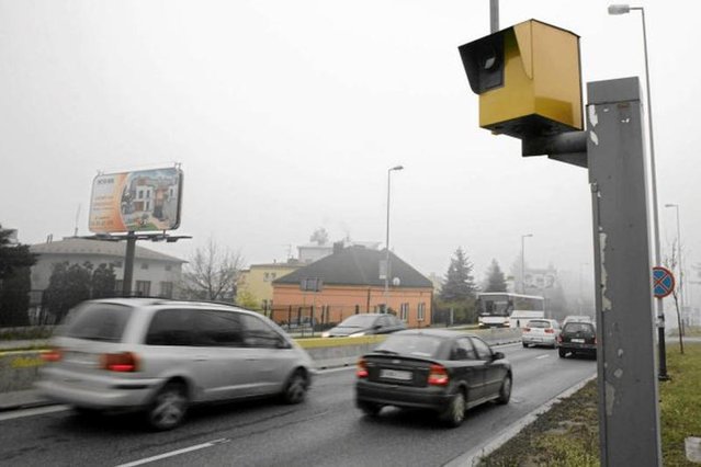 Posłowie Platformy chcą usprawnić procedurę ściągania należności za mandaty z fotoradarów.