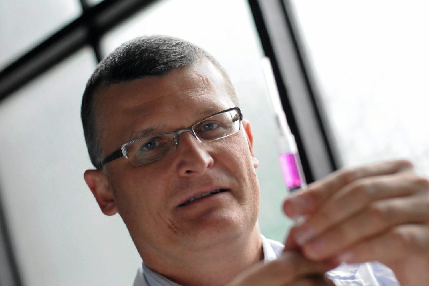Dr Paweł Grzesiowski jest uznanym epidemiologiem