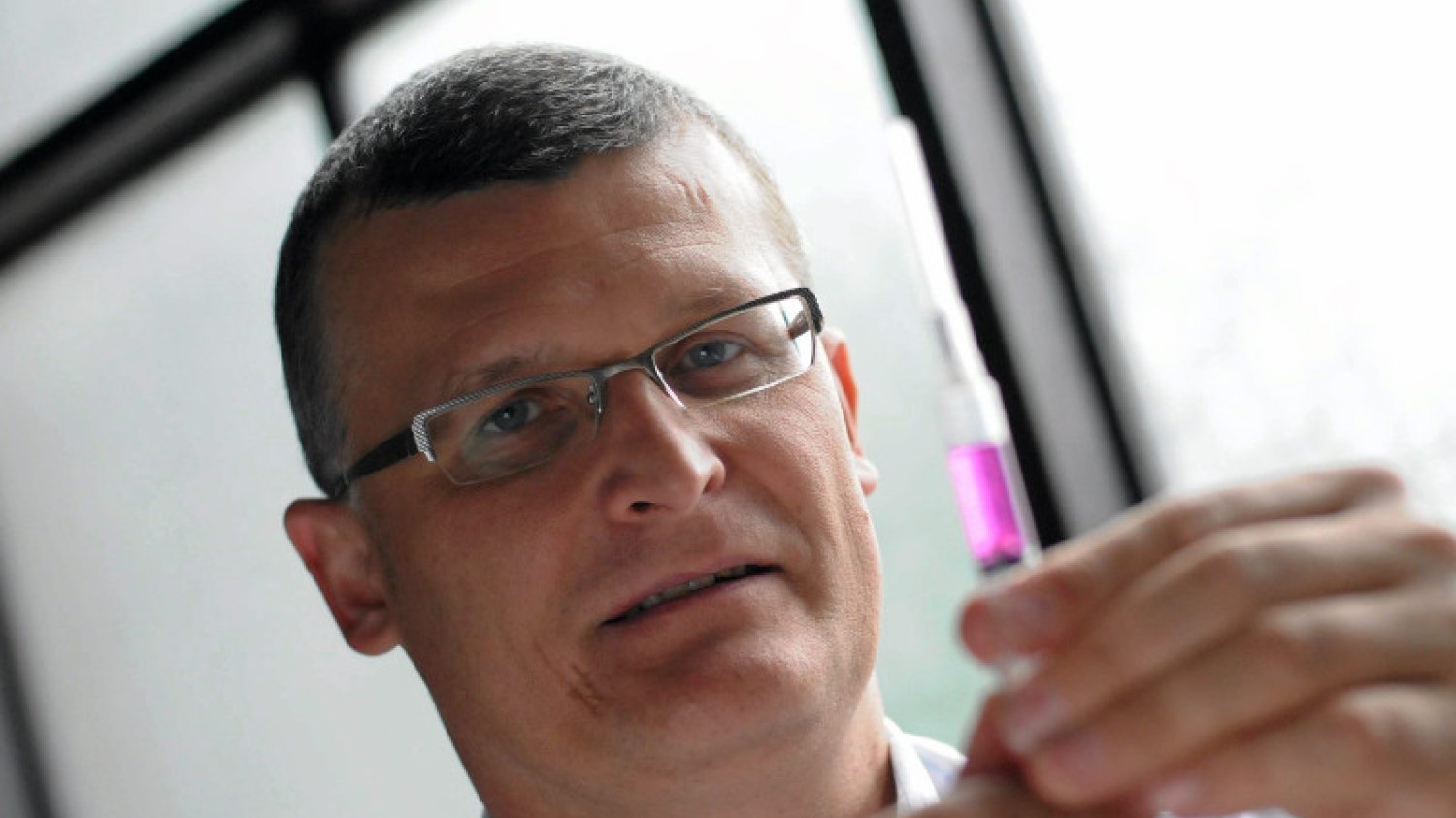 Dr Paweł Grzesiowski jest uznanym epidemiologiem