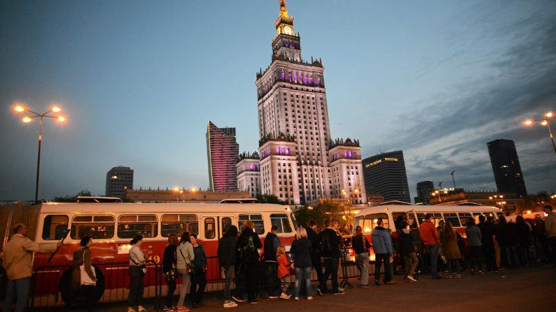 Podróż autobusem "ogórkiem" to już tradycja w Noc Muzeów.