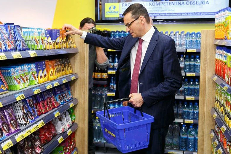 Zakaz handlu dzieli Polaków