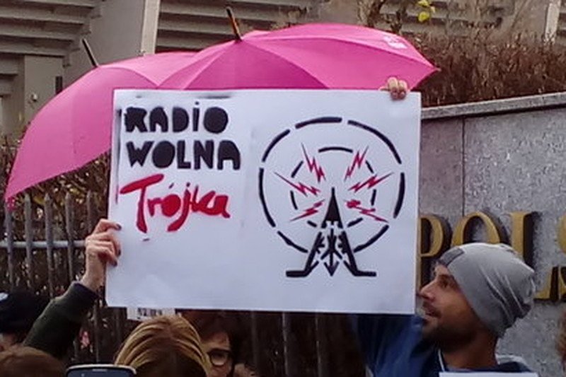 To nie do wiary, co "dobra zmiana" robi z Polskim Radiem. Właśnie z Trójki wyrzucono kolejnego dziennikarza