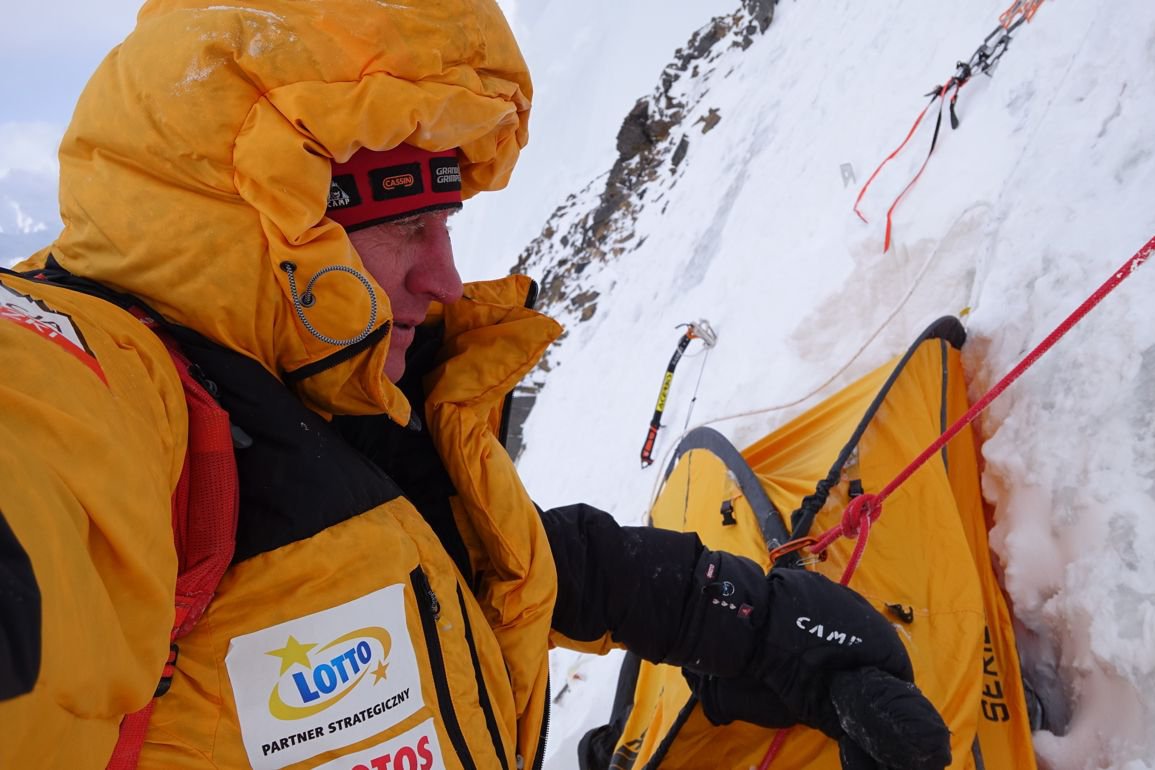 Denis Urubko bez zgody i informowania załogi poszedł sam zaatakować K2. Do tej pory nie było z nim kontaktu.