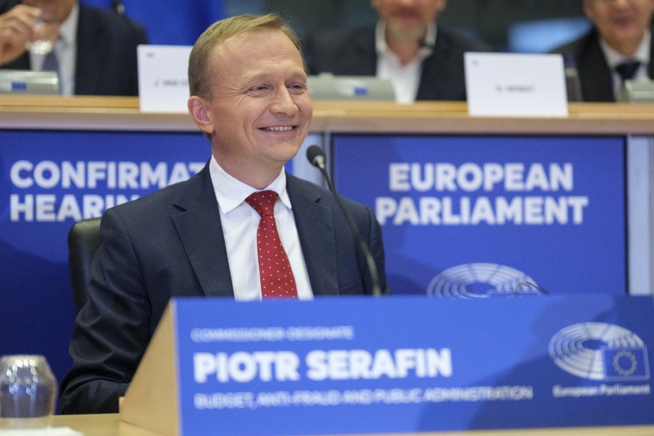Piotr Serafin. Polak został nowym komisarzem UE ds. budżetu.