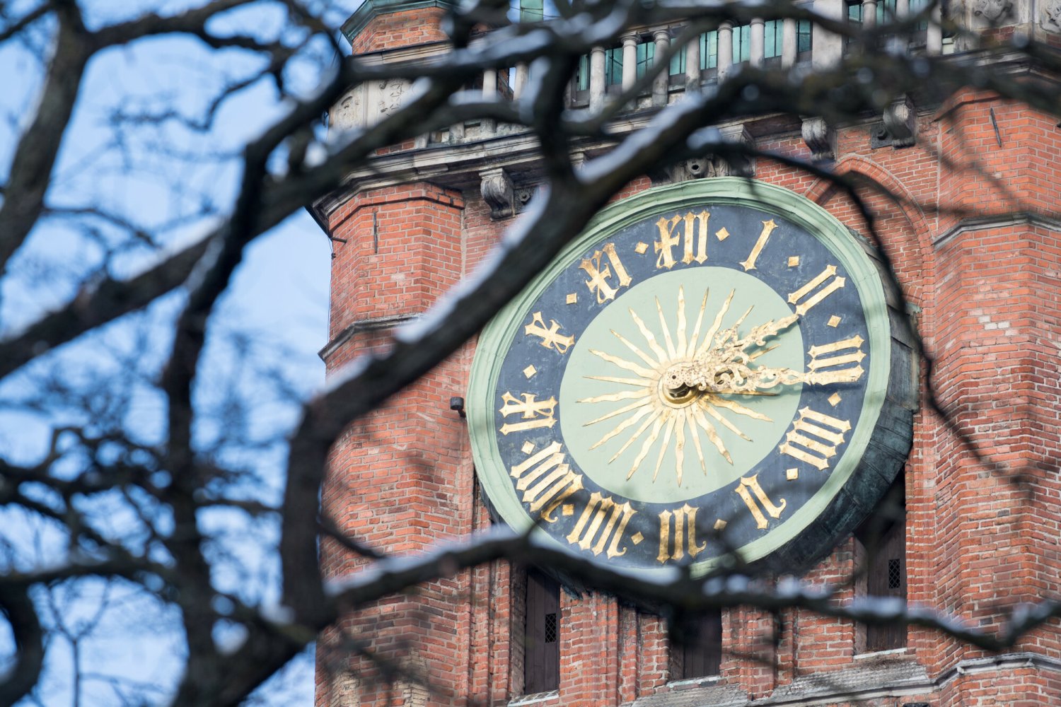 Kiedy zmiana czasu z letniego na czas zimowy w 2021 roku